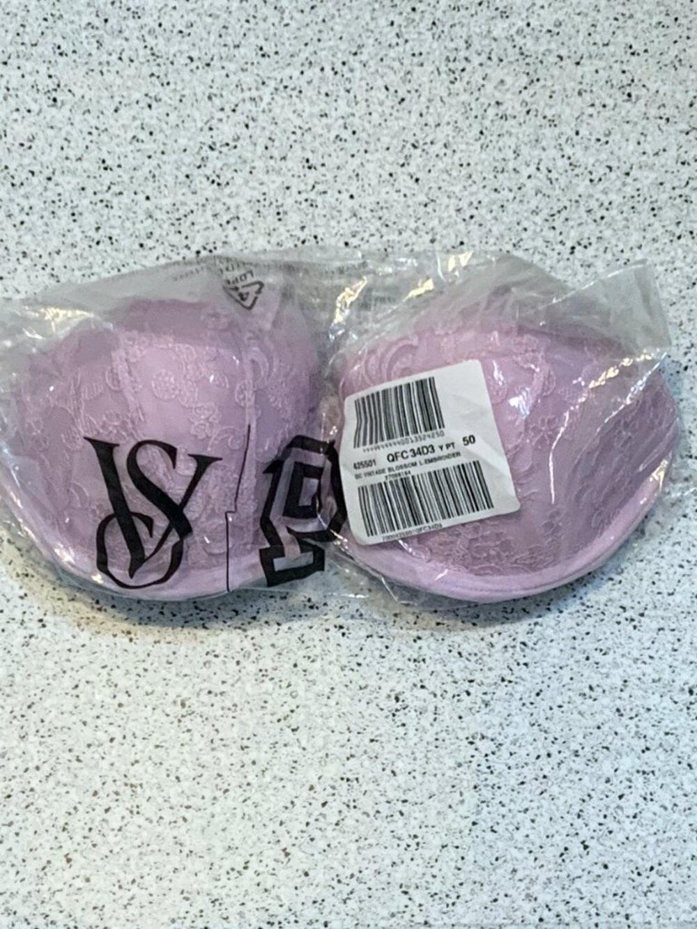 Victoria's Secret Dream Angels Lightly Lined Demi Bra 34DDD Vintage Embroidery